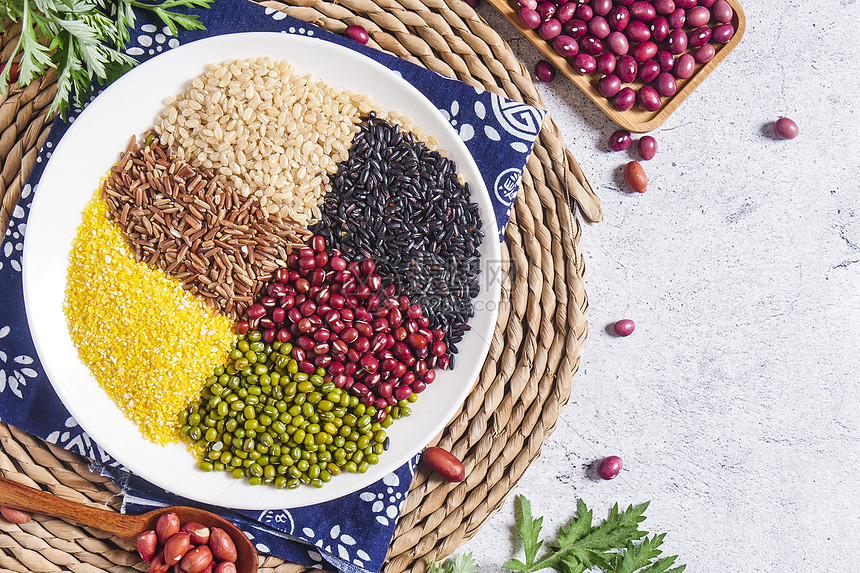 关注劳动力市场!法兴银行指出初请数据25万是美股“警戒线”