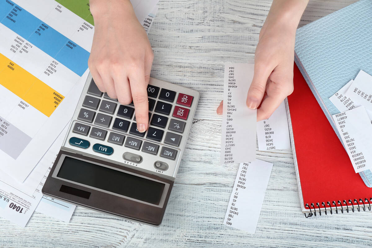 医我看丨高温天抱冬瓜睡觉能解暑？ 不科学！中暑降温这样做